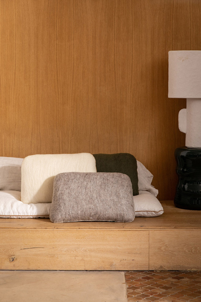 STONE CUSHION