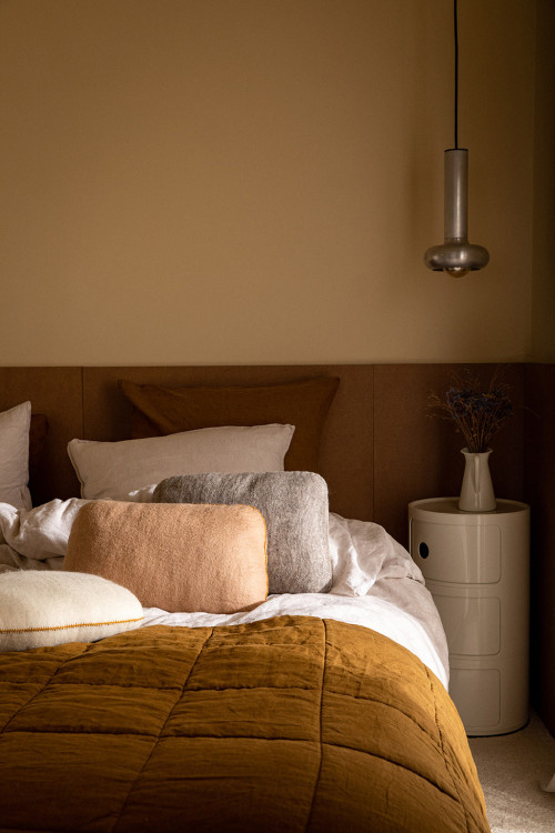 STONE CUSHION