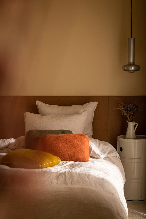 STONE CUSHION