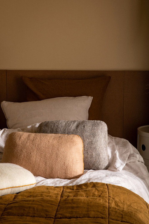 STONE CUSHION
