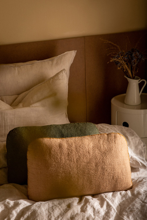 STONE CUSHION