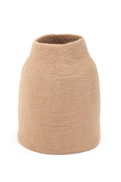 cache vase pottery nude en feutre