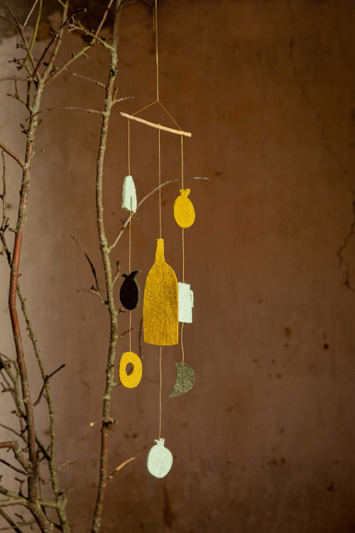 APRIL HANGING DECOR