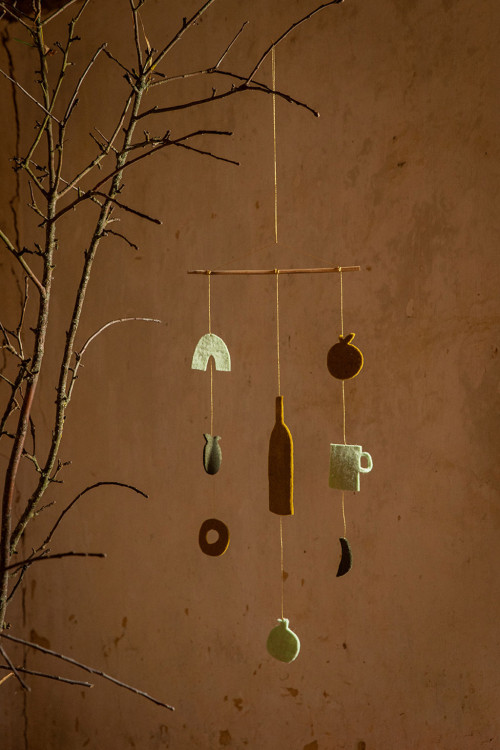 APRIL HANGING DECOR