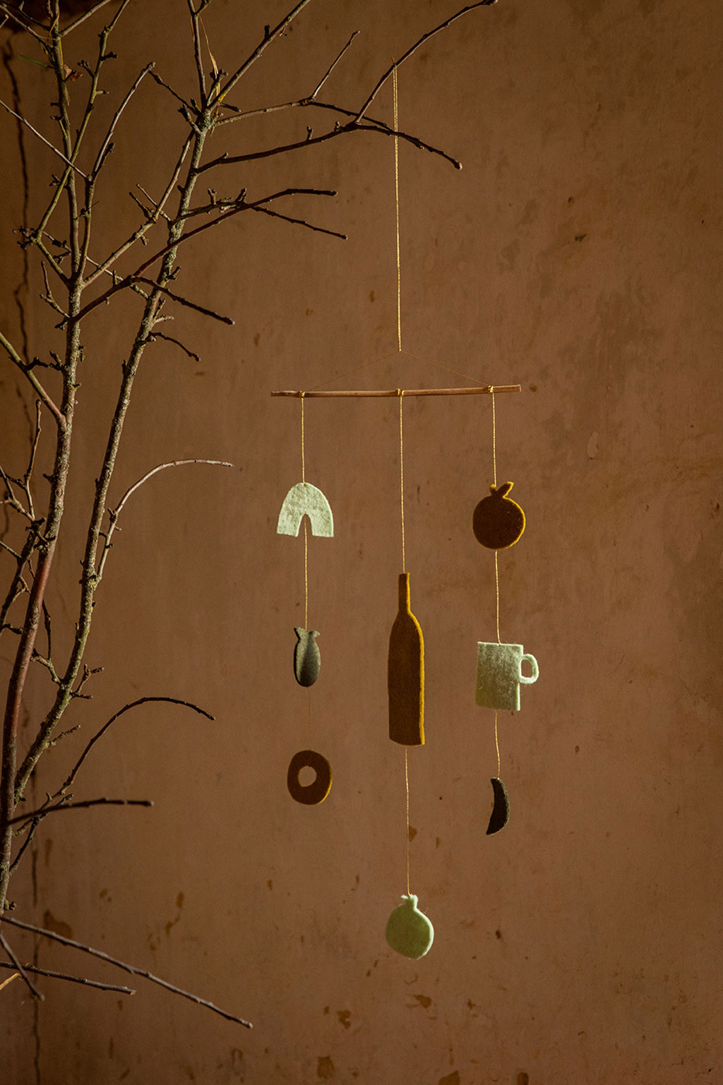 APRIL HANGING DECOR