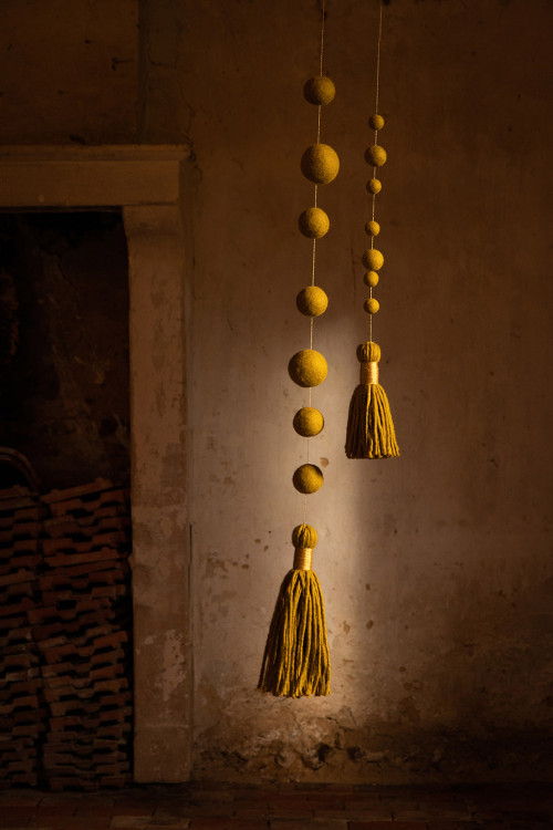 PEARLS & POMPOM HANGING
