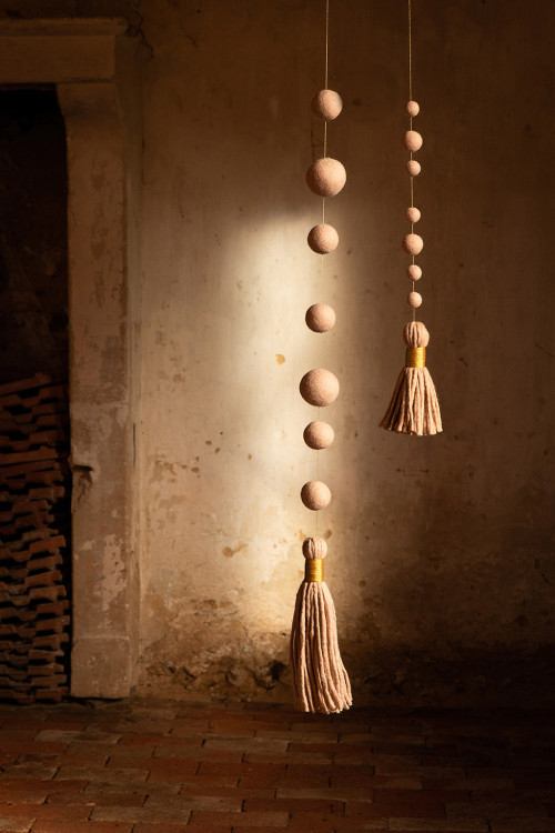 MINI PEARLS & POMPOM HANGING