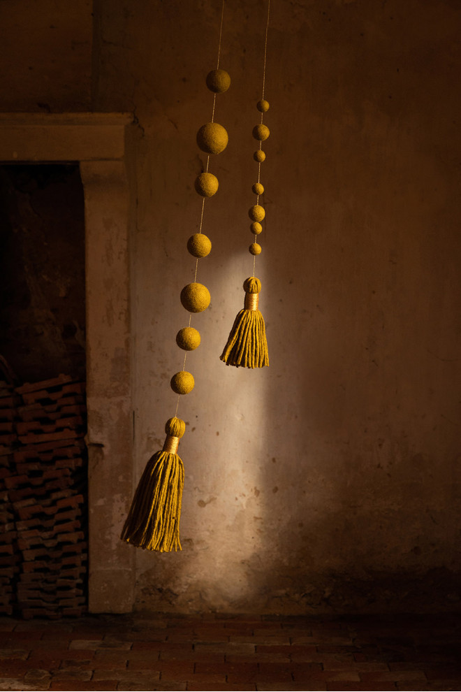 MINI PEARLS & POMPOM HANGING