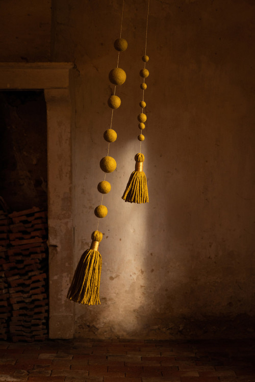 MINI PEARLS & POMPOM HANGING