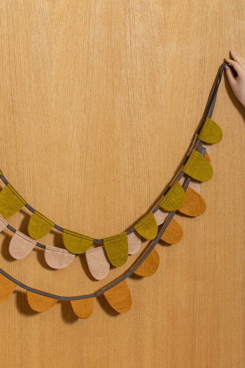 ROUND FLAGS GARLAND