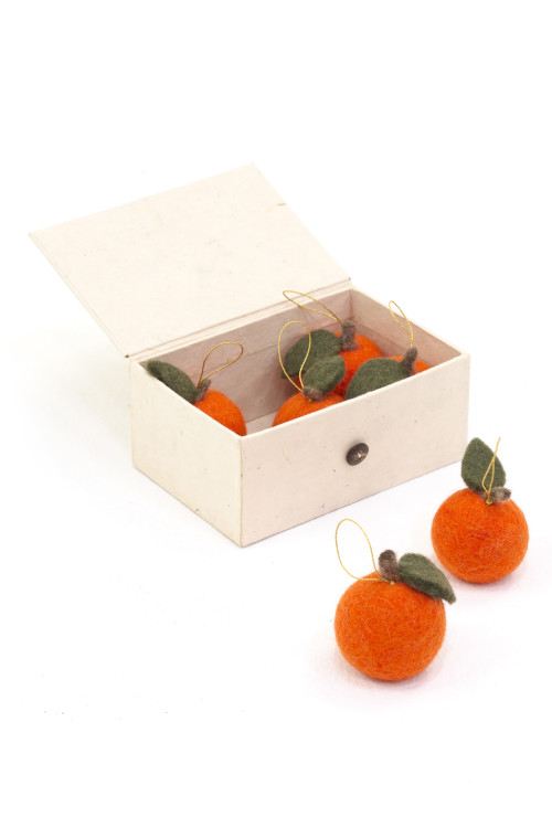 SET OF 6 SMALL CLEMENTINES TO HANG