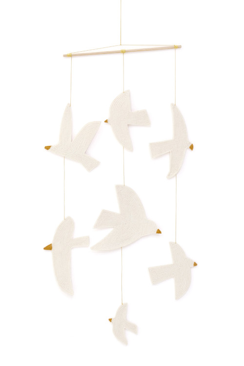 Birdy natural hanging mobile in quilted felt and bamboo
