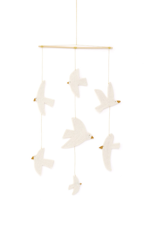 Natural Little Birdy mobile in quilted felt and bamboo