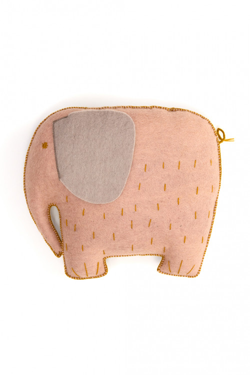 coussin pasu eléphant rose quartz en feutre et kapok