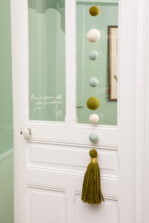 PEARLS & POMPOM HANGING
