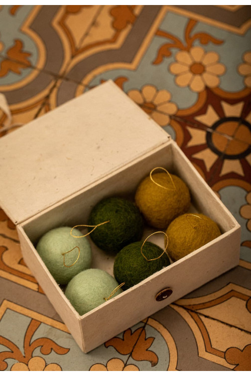 Coffret de boules de Noël artisanales en feutre pour le sapin