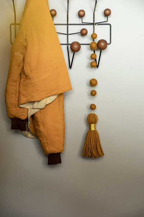 MINI PEARLS & POMPOM HANGING
