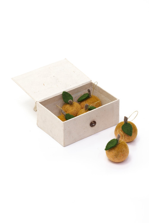 Set of 6 apple-shaped felt Christmas ornaments