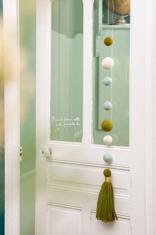 MINI PEARLS & POMPOM HANGING