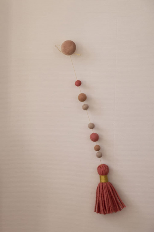MINI PEARLS & POMPOM HANGING