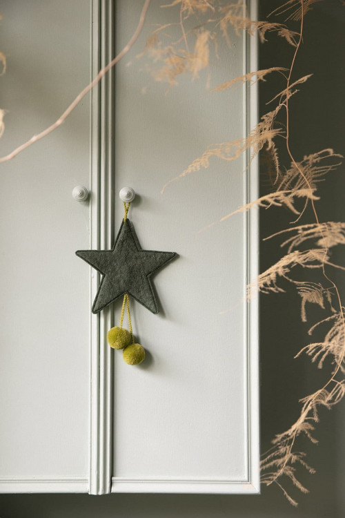 POMPOMS STAR HANGING