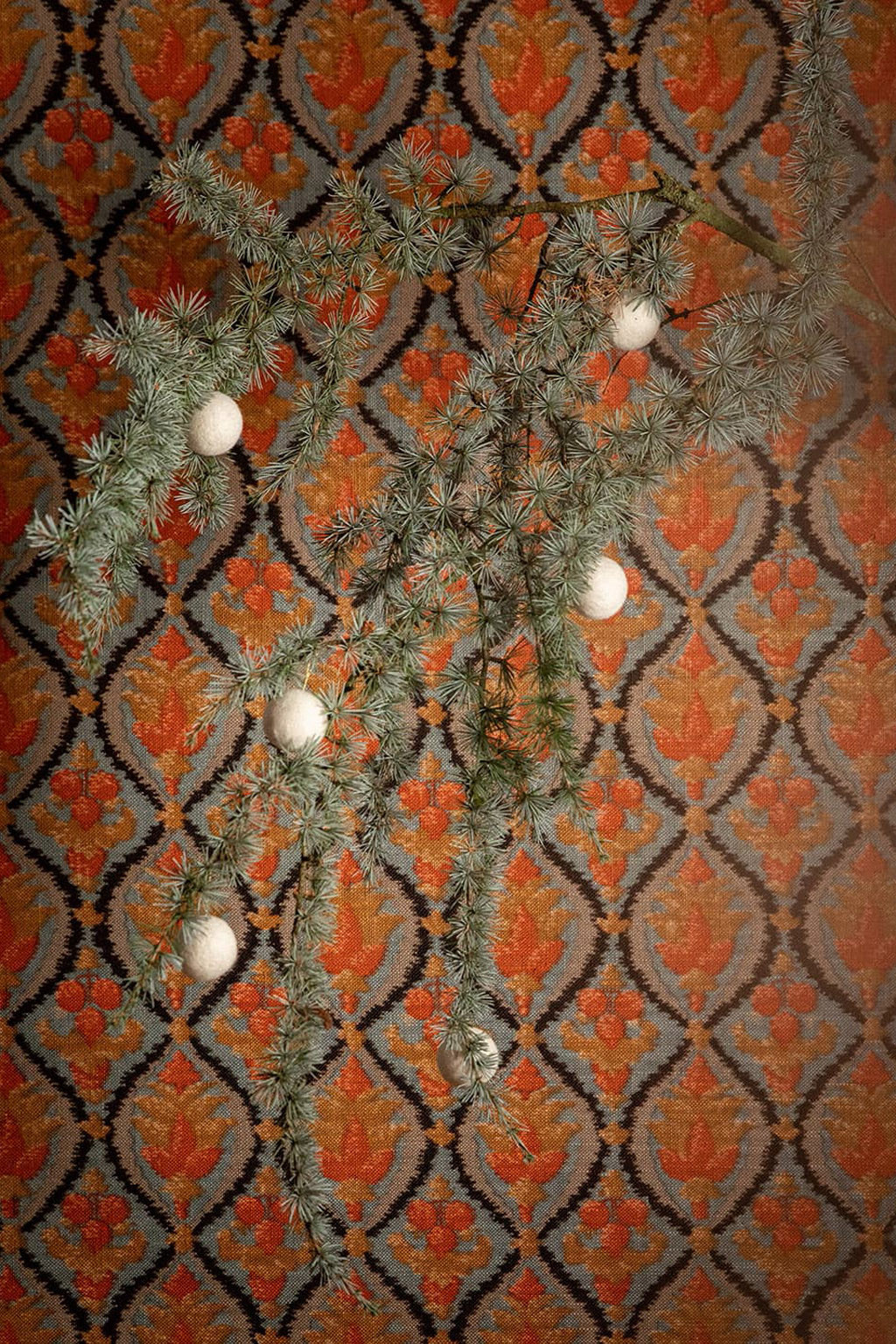 Des boules de Noël effet feutrine pour décorer le sapin