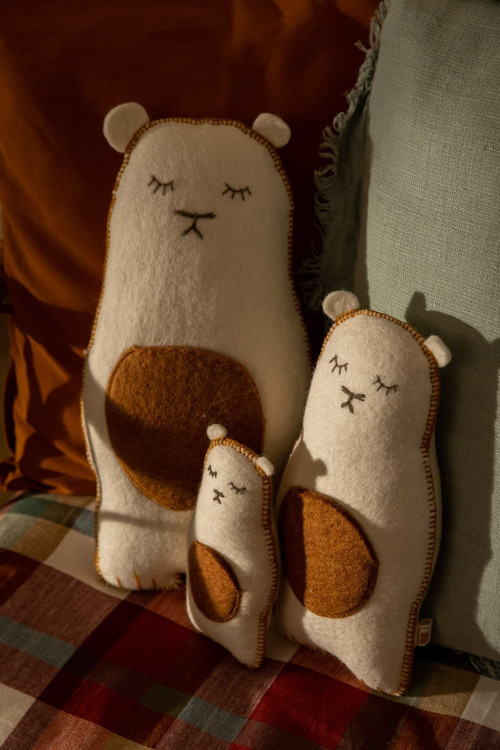Trois petits coussins ours en feutre pour enfant