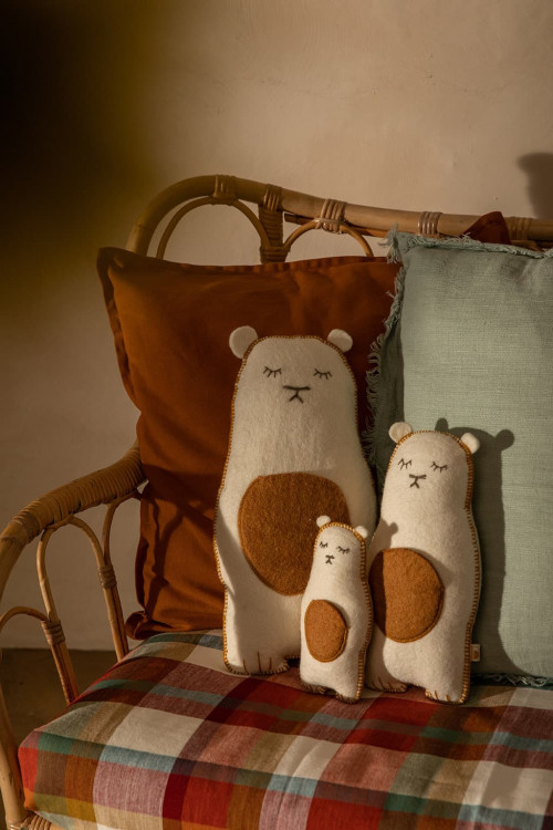 Coussin ours en laine feutrée pour enfant