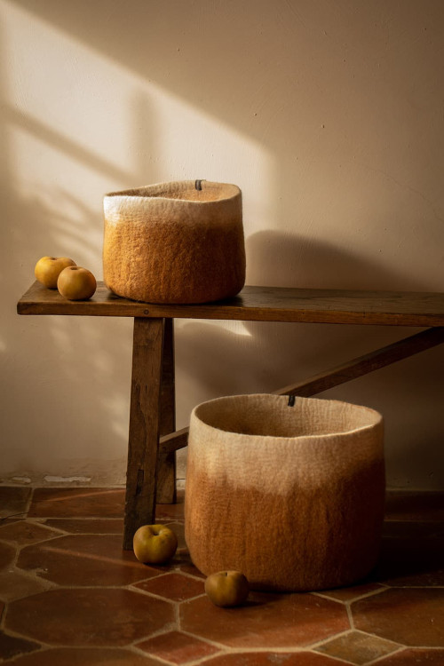 TWO-TONE CALABASH STORAGE