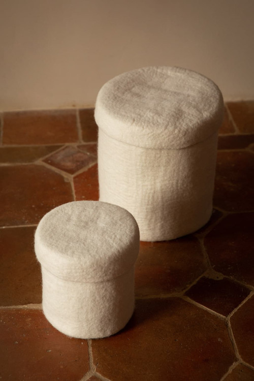 Round felt box with lid for home storage