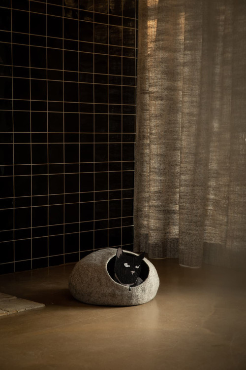 Grotte pour chat grise en feutre de laine de mouton