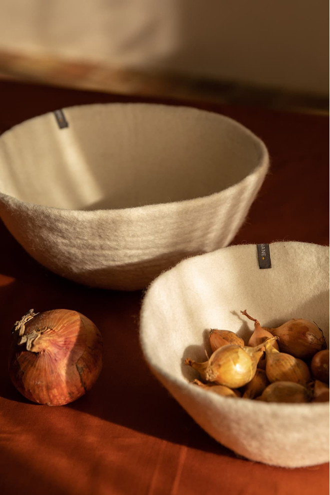 Petite corbeille écru de rangement pour les petits éléments