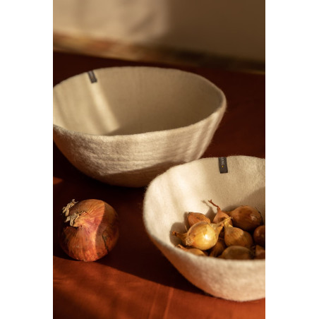 Petite corbeille écru de rangement pour les petits éléments