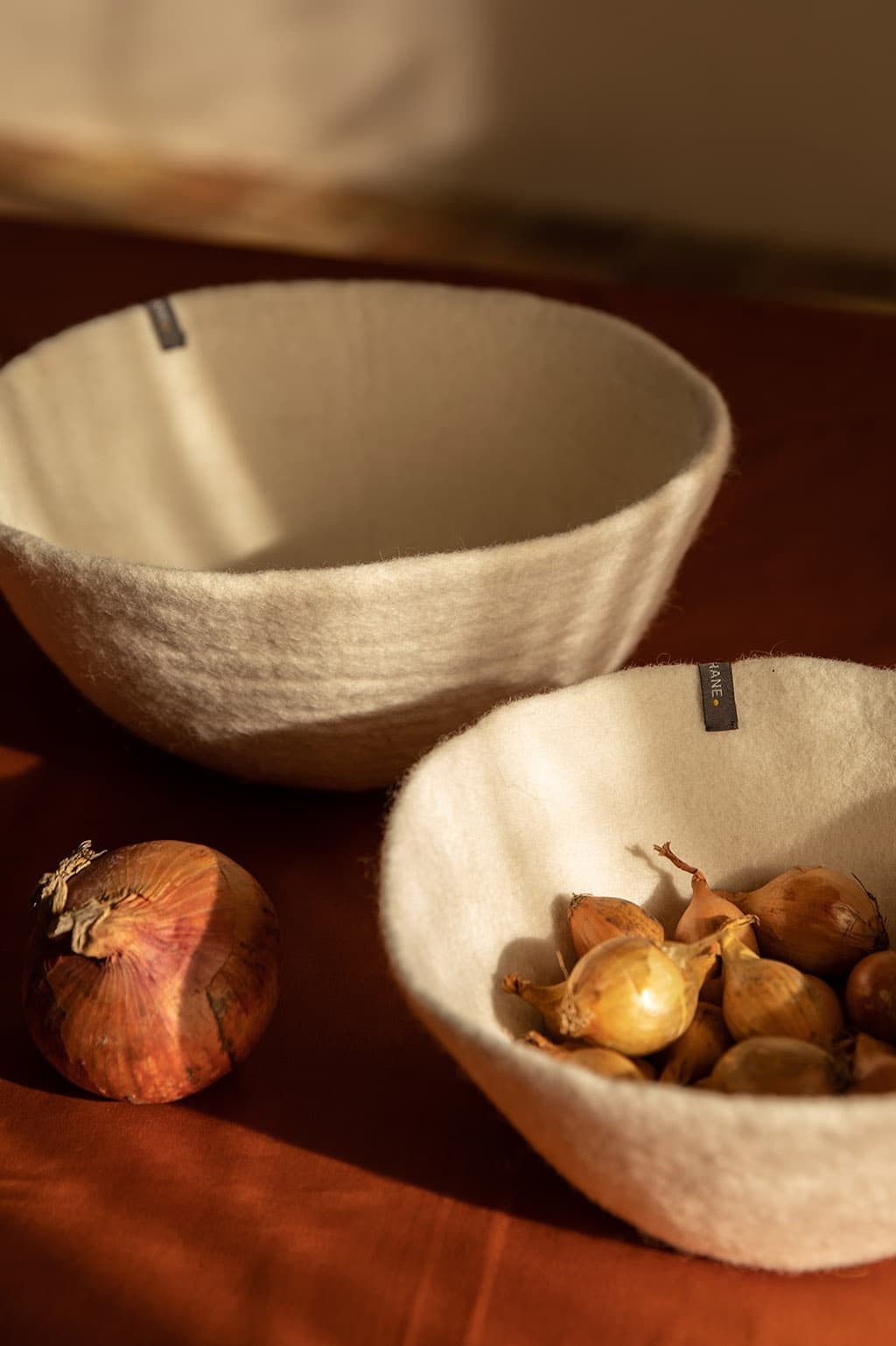 Petite corbeille écru de rangement pour les petits éléments