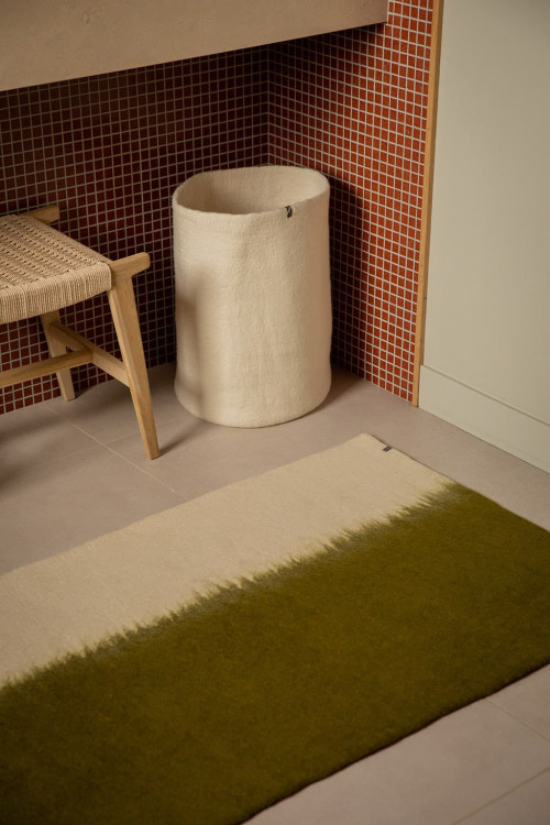 BRUSH RUG