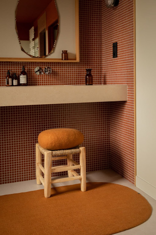 OVAL RUG