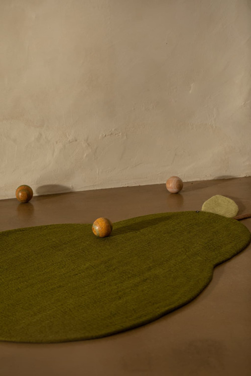 Pear rug made of felted wool for children's rooms