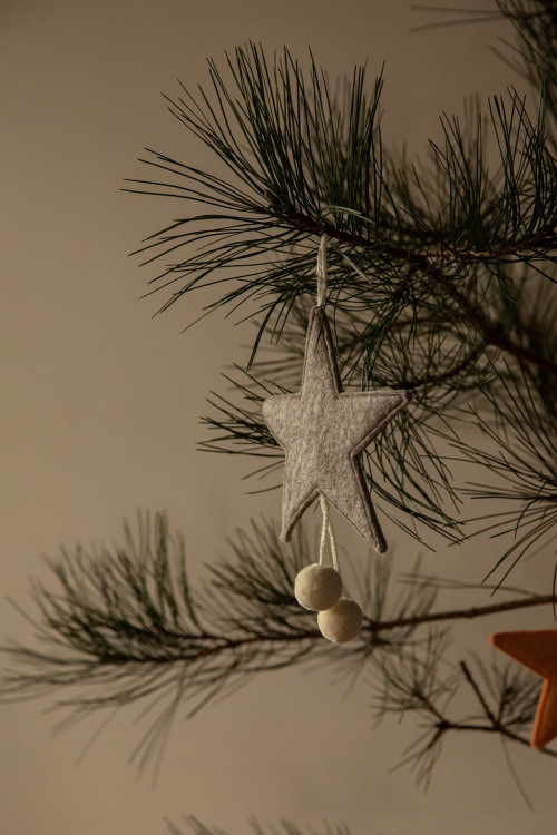 POMPOMS STAR HANGING