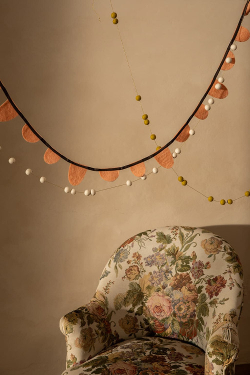 POMPOMS MALLA GARLAND