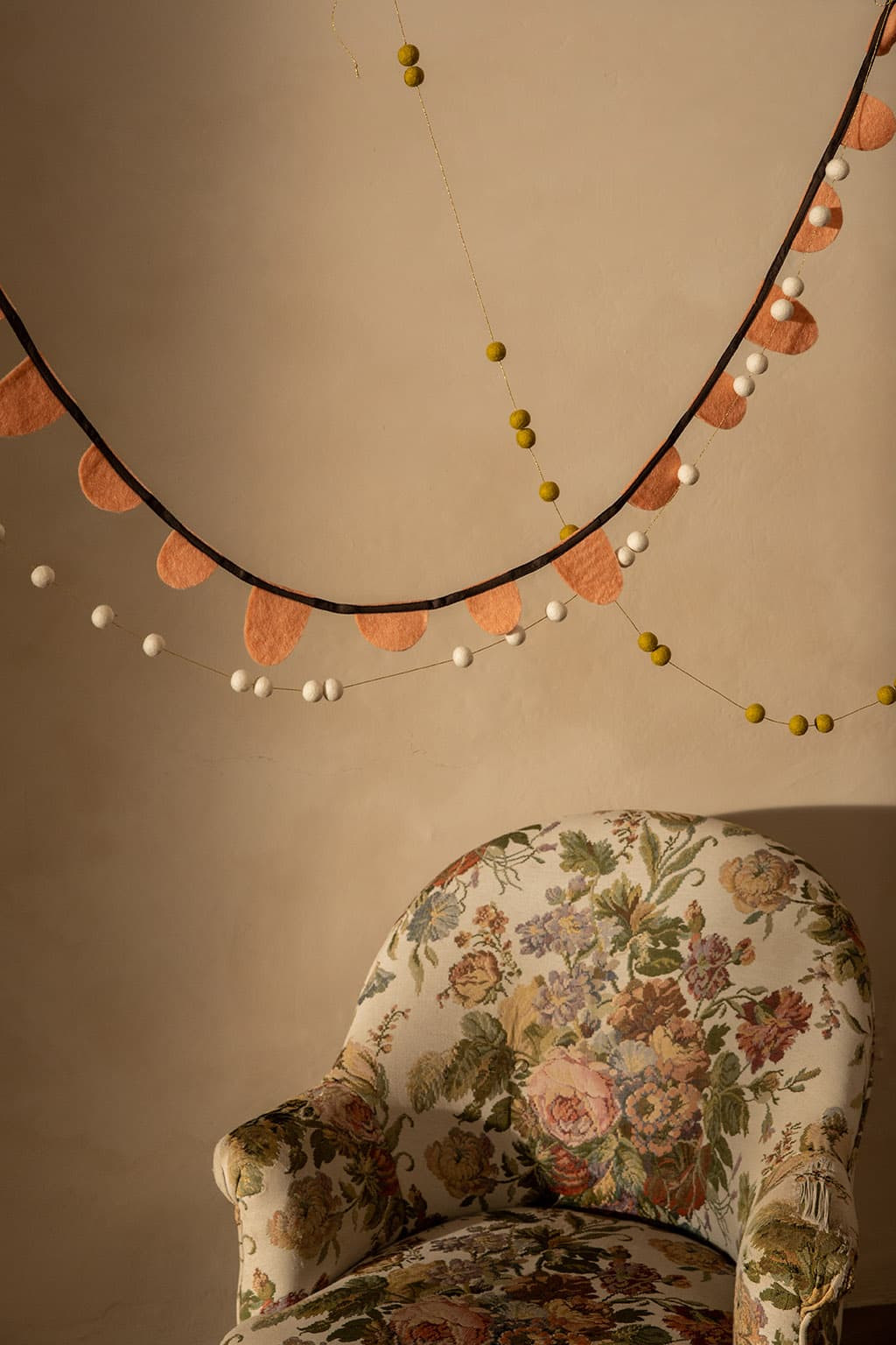 POMPOMS MALLA GARLAND