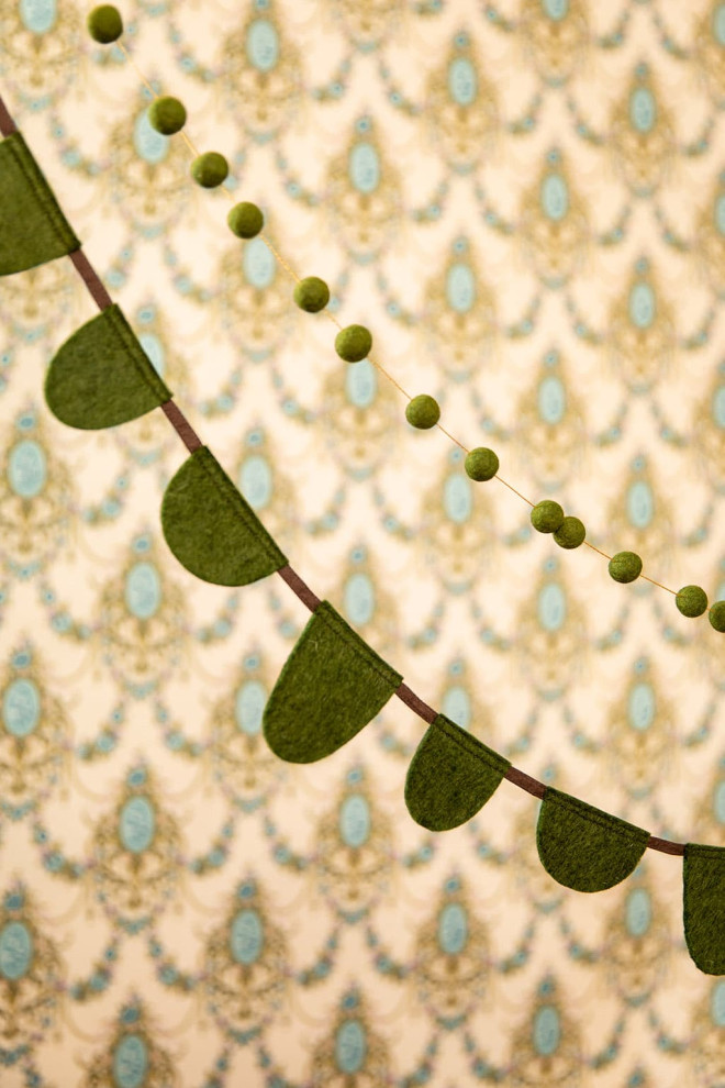 POMPOMS MALLA GARLAND