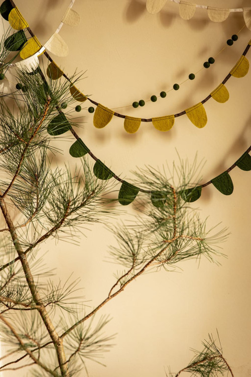 POMPOMS MALLA GARLAND