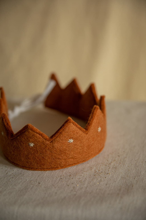 Ochre felt crown for children