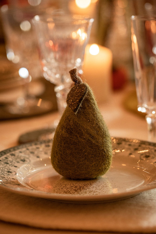 Poire en feutre fabriquée à la main
