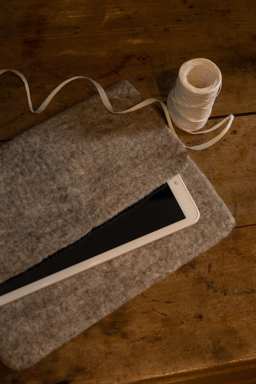 POCHETTE TABLETTE