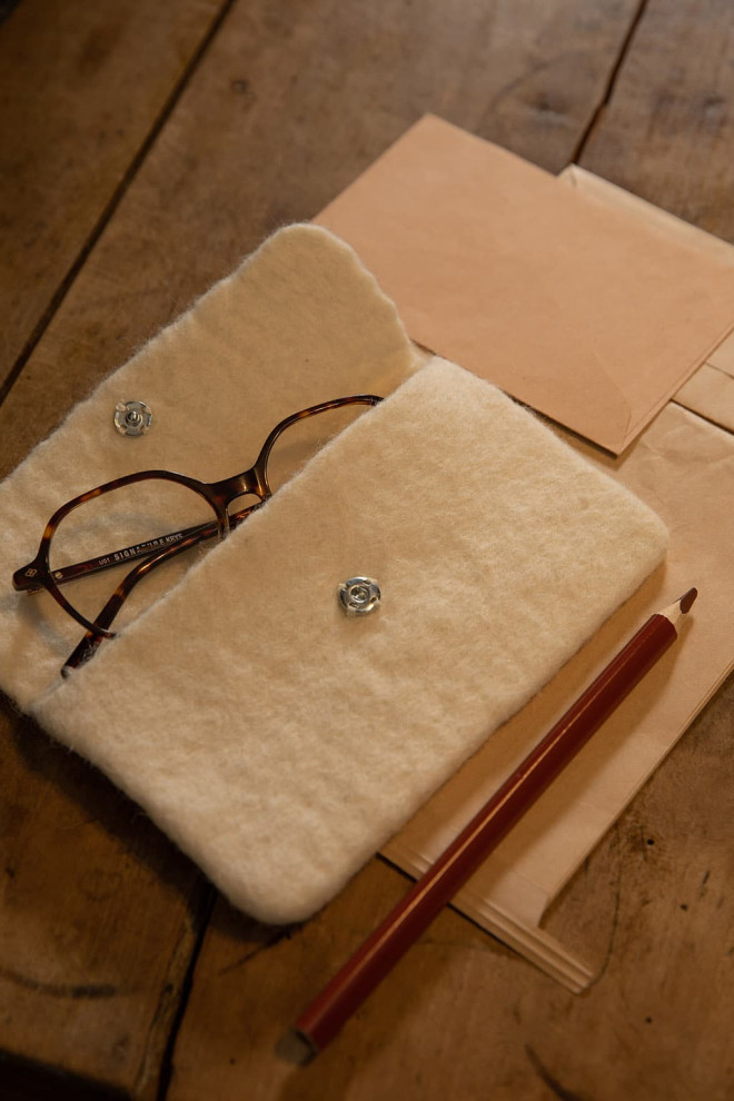 ÉTUI À LUNETTES