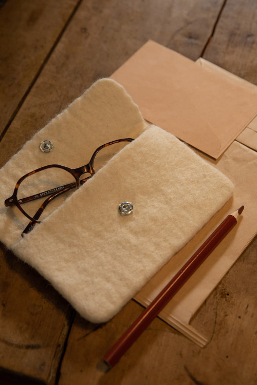 ÉTUI À LUNETTES