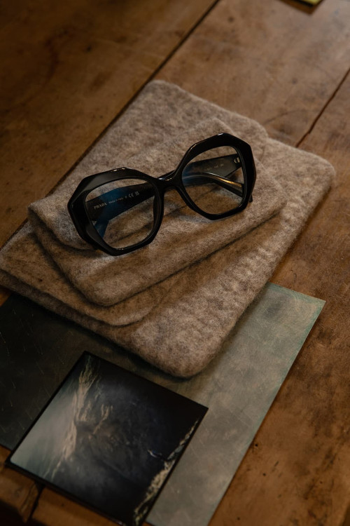 ÉTUI À LUNETTES