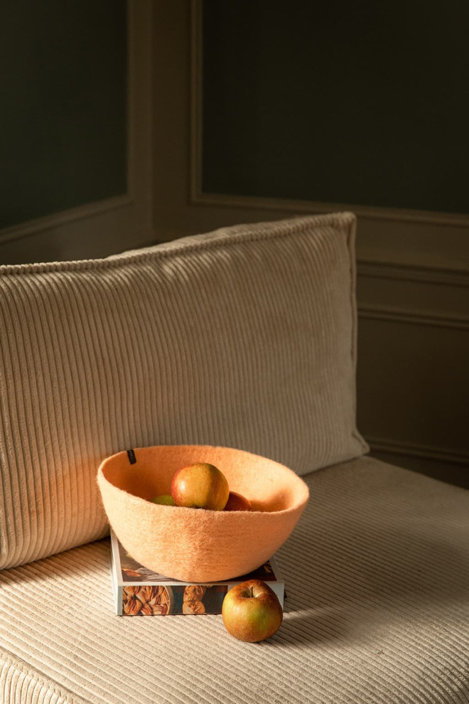 Petite corbeille écru de rangement pour les petits éléments