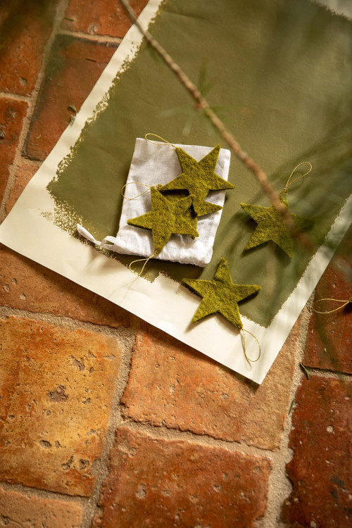 SET OF 6 HANGING STARS